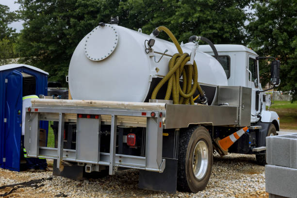 Best Portable restroom trailer rental  in Oak Park, IL
